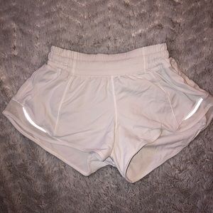 Lululemon Hotty Hot Shorts 2.5”